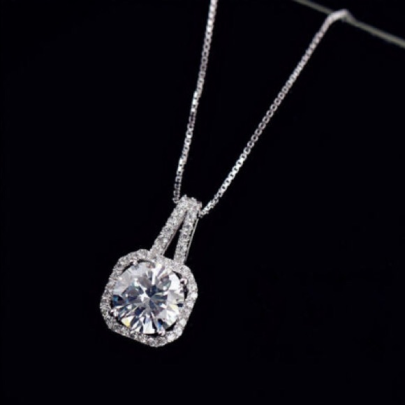 Boutique Jewelry - White sapphire necklace